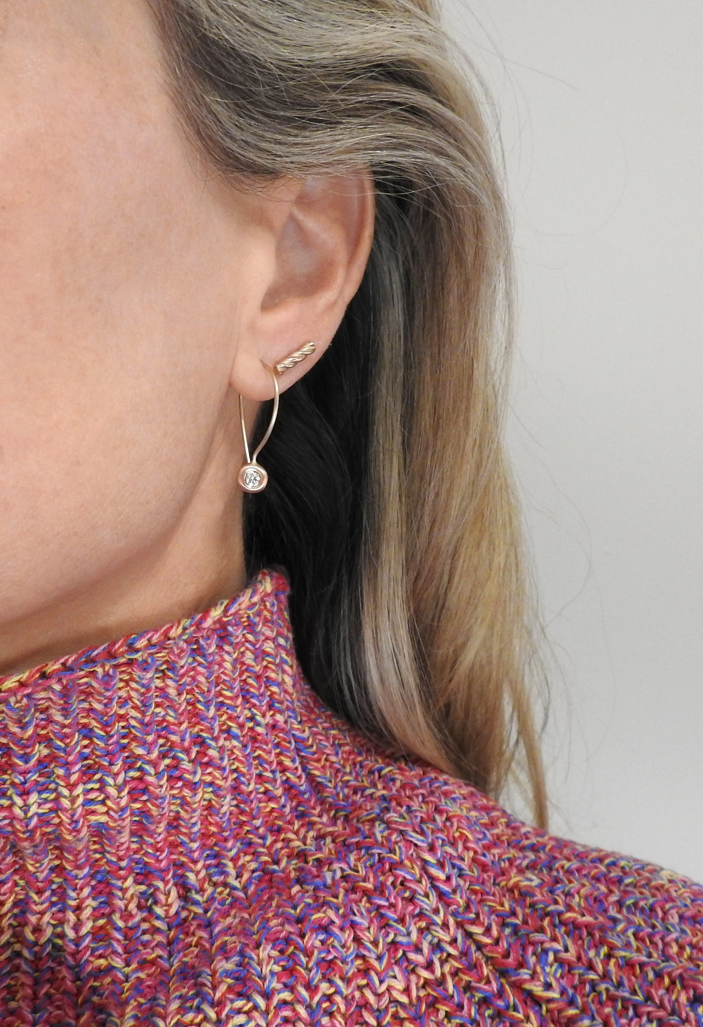 Diamond in the rough hoops in red and yellow gold