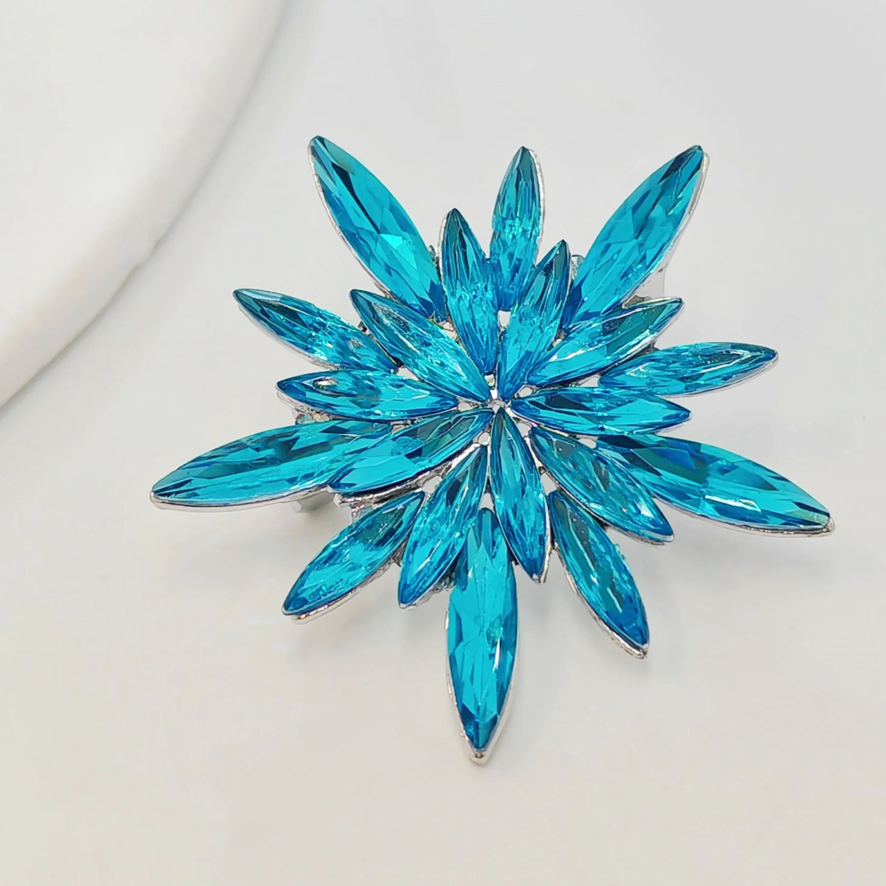 Gorgeous Statement Burst Shaped Ice Blue Crystal Snowflake Brooches Pins Starburst Jewelry