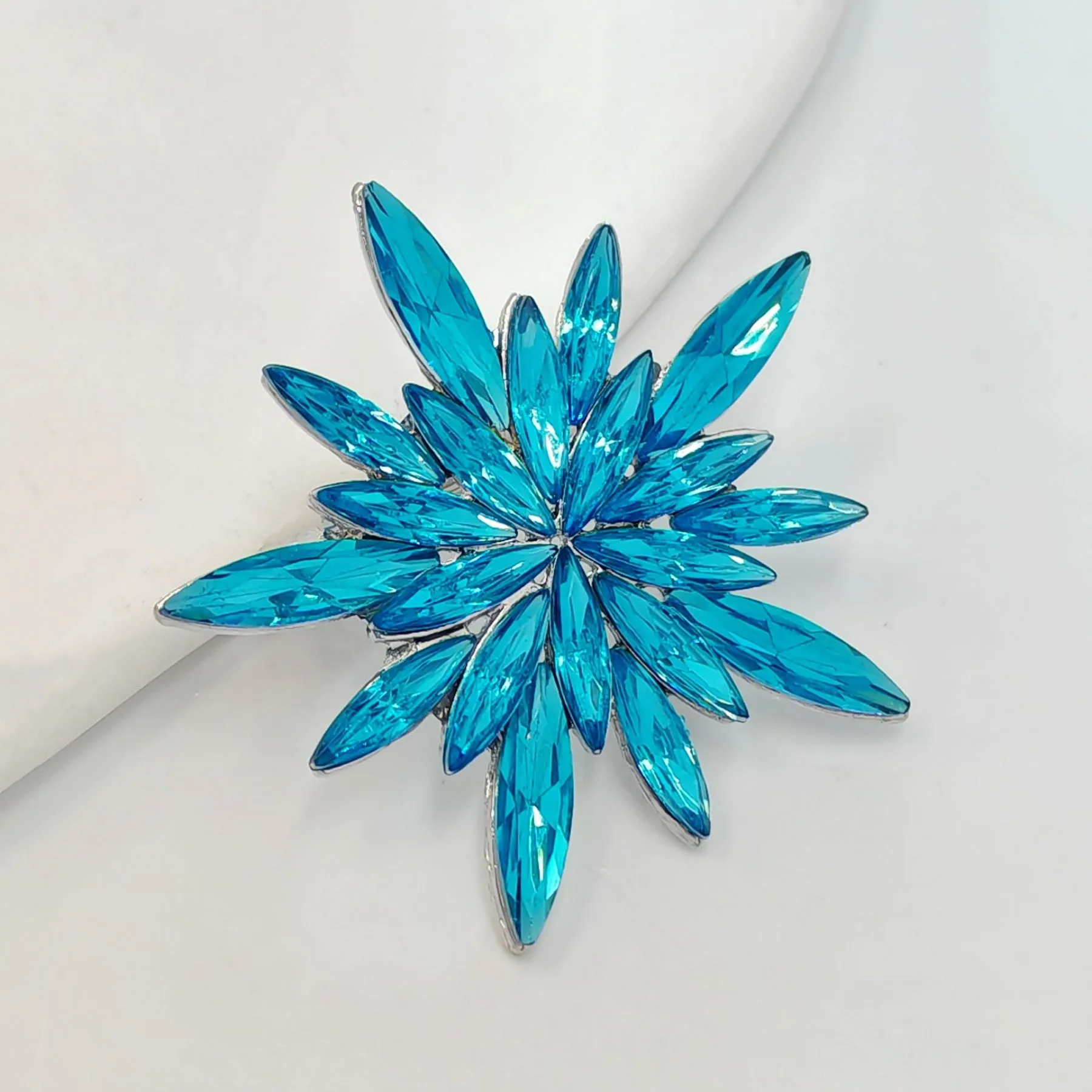 Gorgeous Statement Burst Shaped Ice Blue Crystal Snowflake Brooches Pins Starburst Jewelry