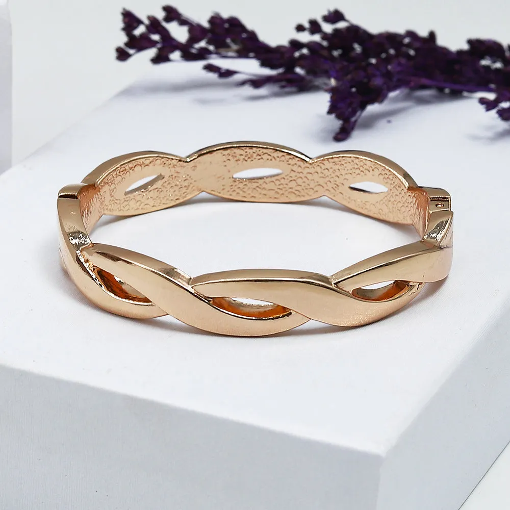 Interlocking Curved Bold Bracelet - Fluffy
