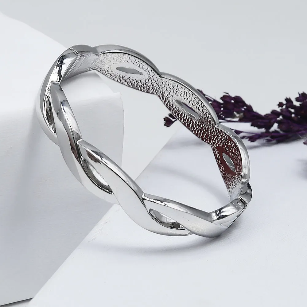 Interlocking Curved Bold Bracelet - Fluffy