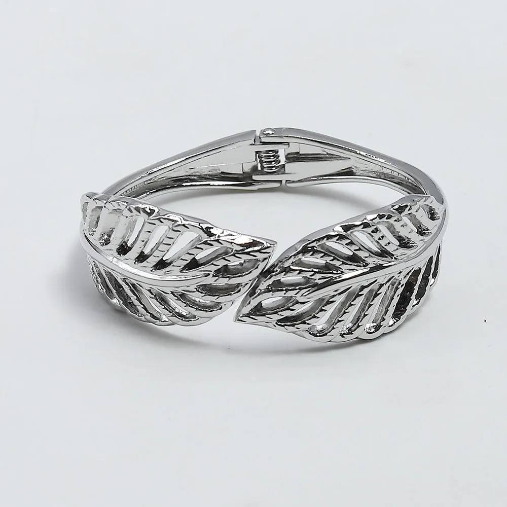 Leaf Shape Bold Bracelet - Fluffy