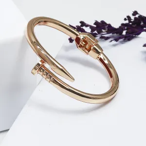 Nail Line Bold Bracelet - Fluffy