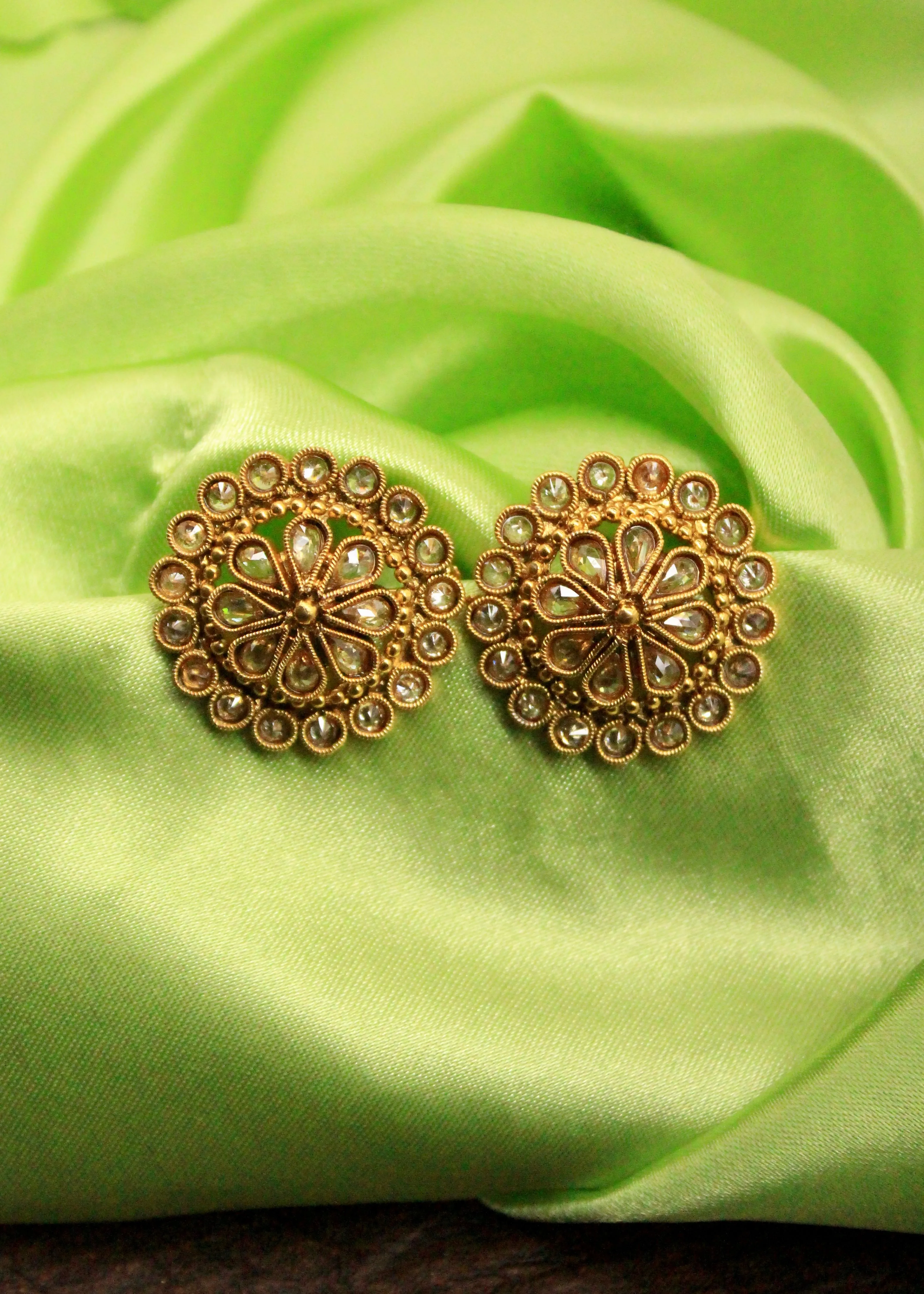 RADIANT FLORAL TRADITIONAL EARRINGS