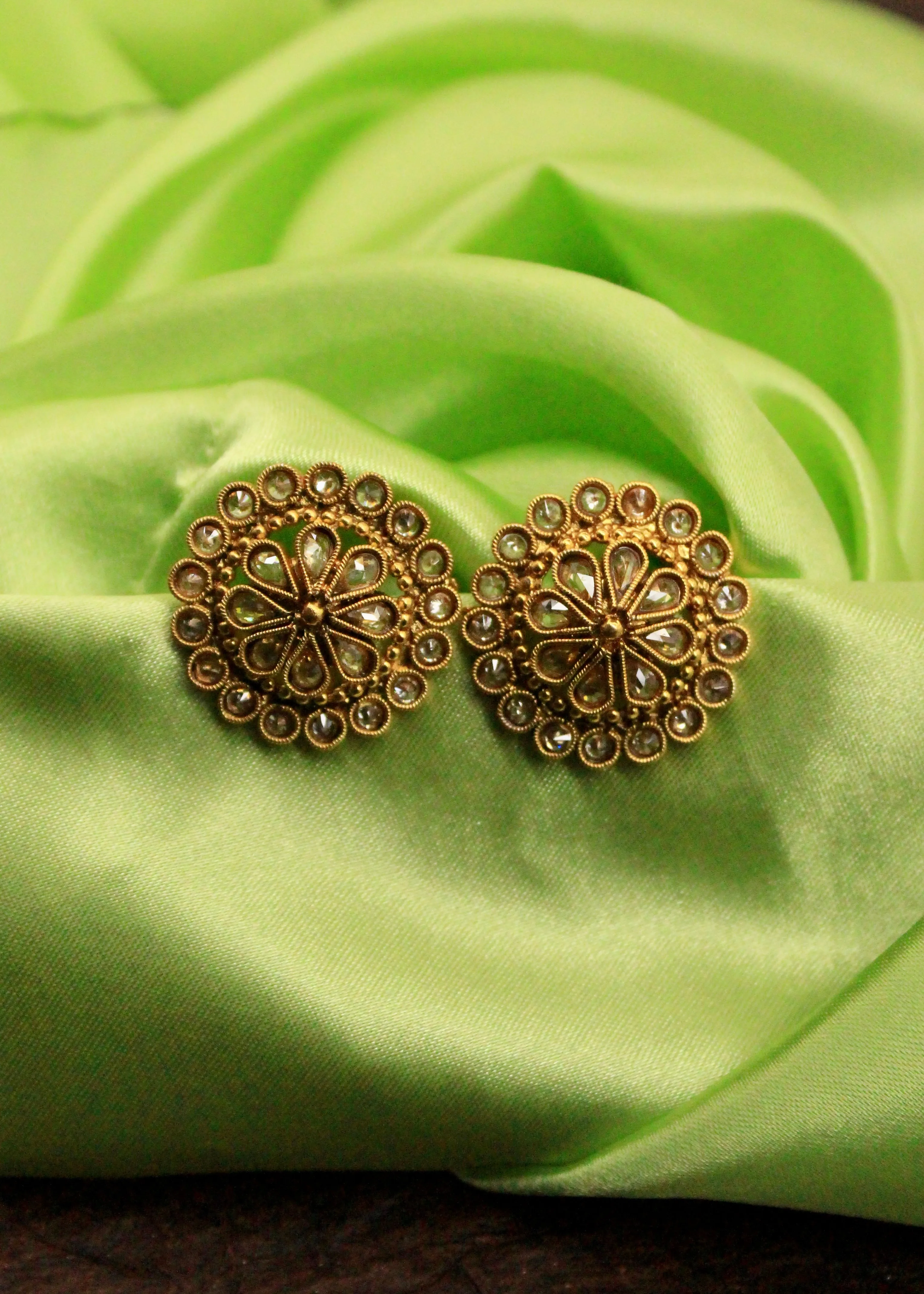 RADIANT FLORAL TRADITIONAL EARRINGS