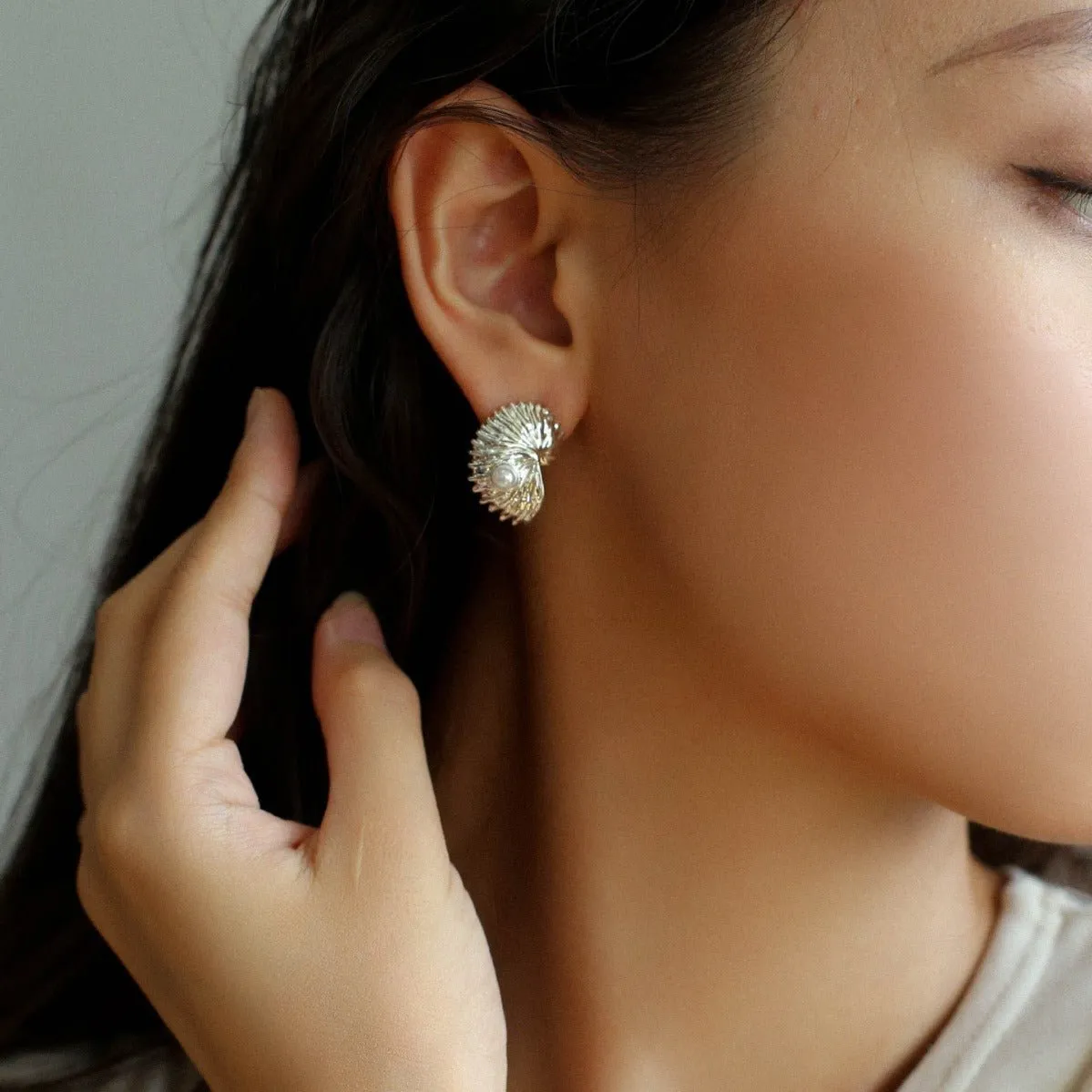 Simple Conch Pearl Earrings