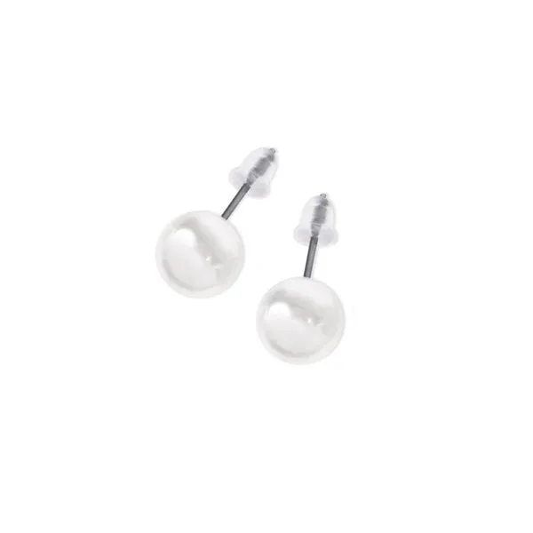 Simple pearl earrings