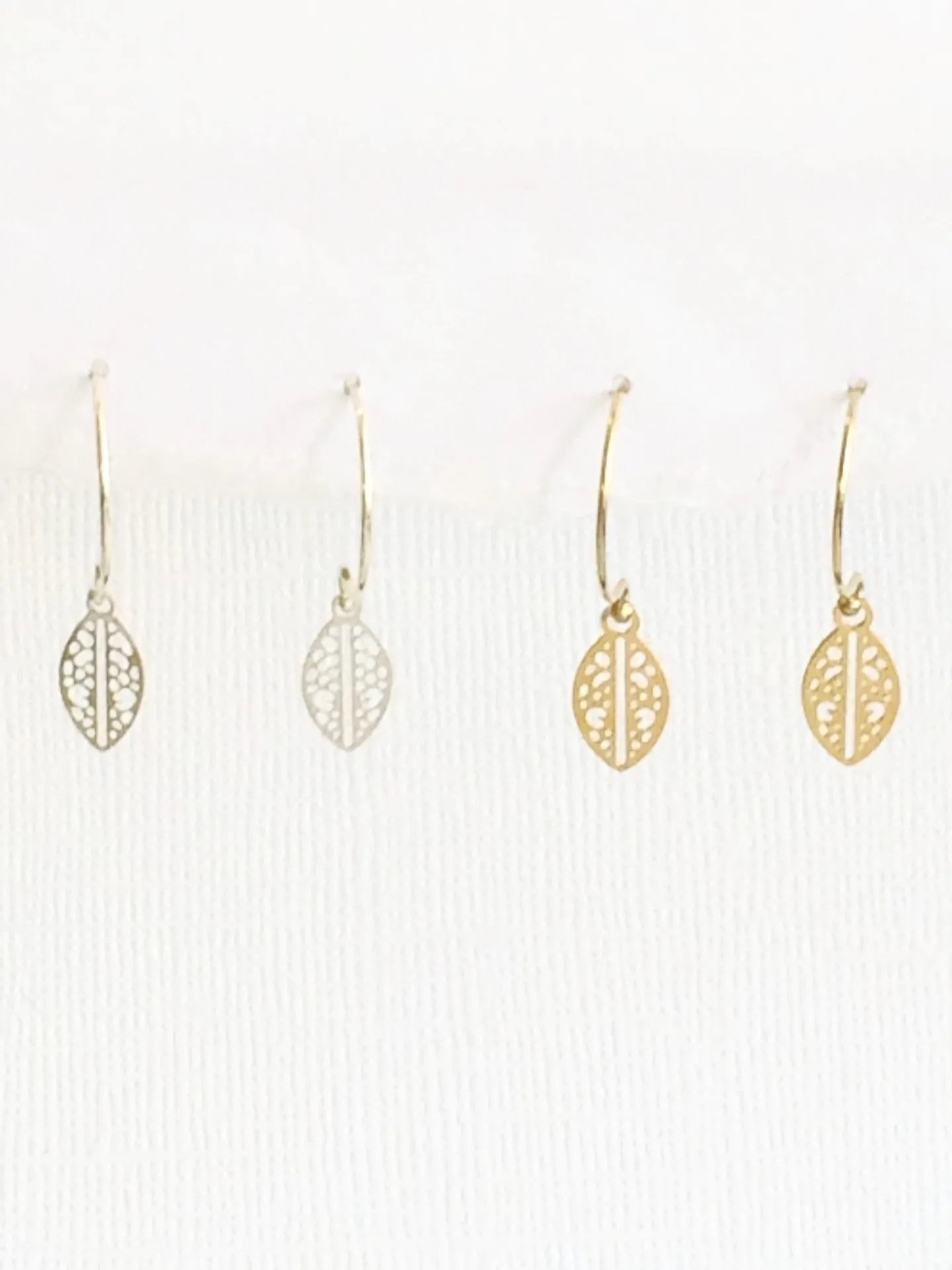 Tiny Leaf Earrings gold
