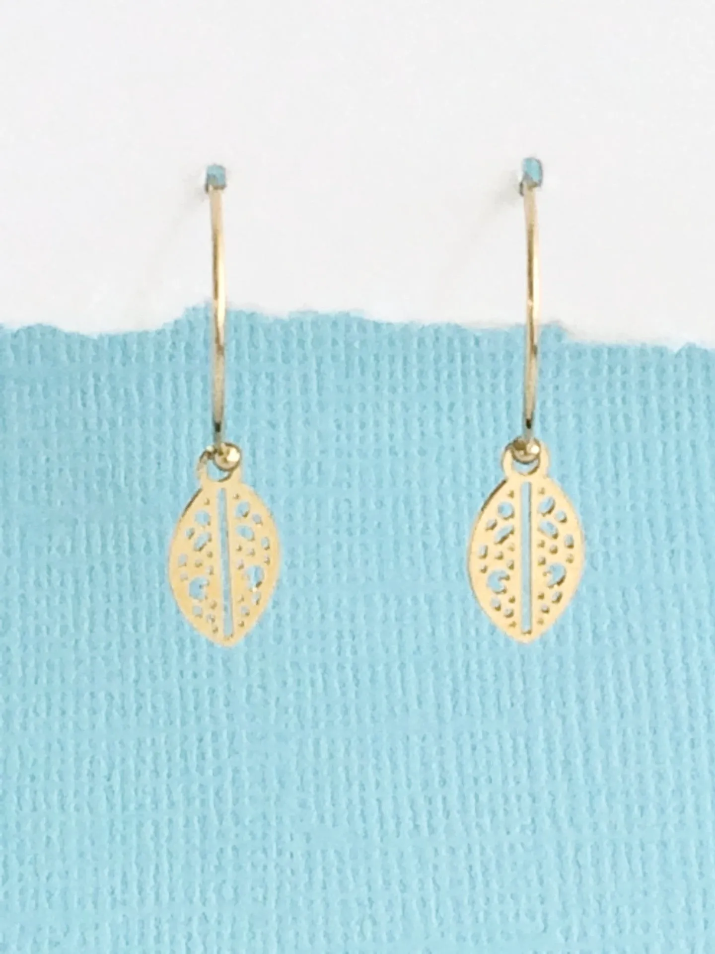 Tiny Leaf Earrings gold